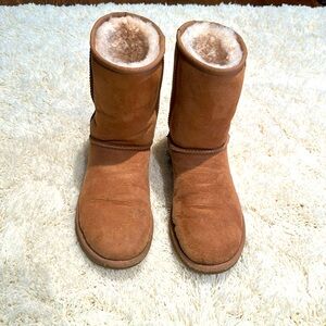 UGG Classic Short Boots - Size 8 - Chestnut color